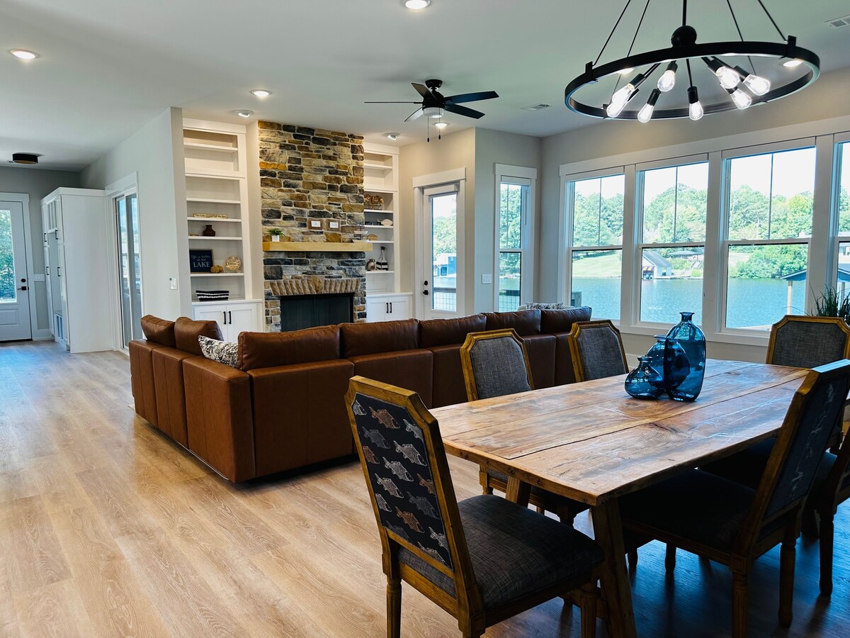 Great room looking toward the lake